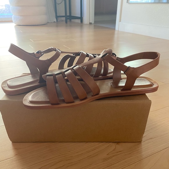 Journee collection BENICIA FISHERMAN SANDALS IN FAUX LEATHER size 12 - Picture 2 of 4